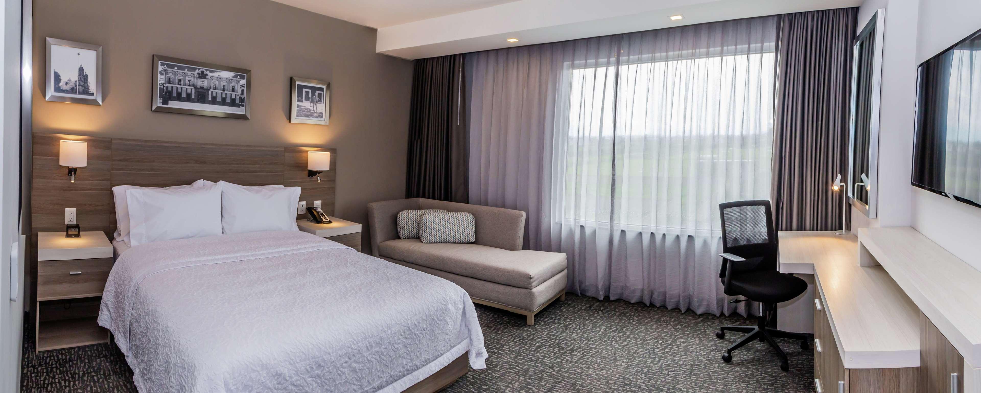 Hampton Inn & Suites By Hilton Puebla Ngoại thất bức ảnh