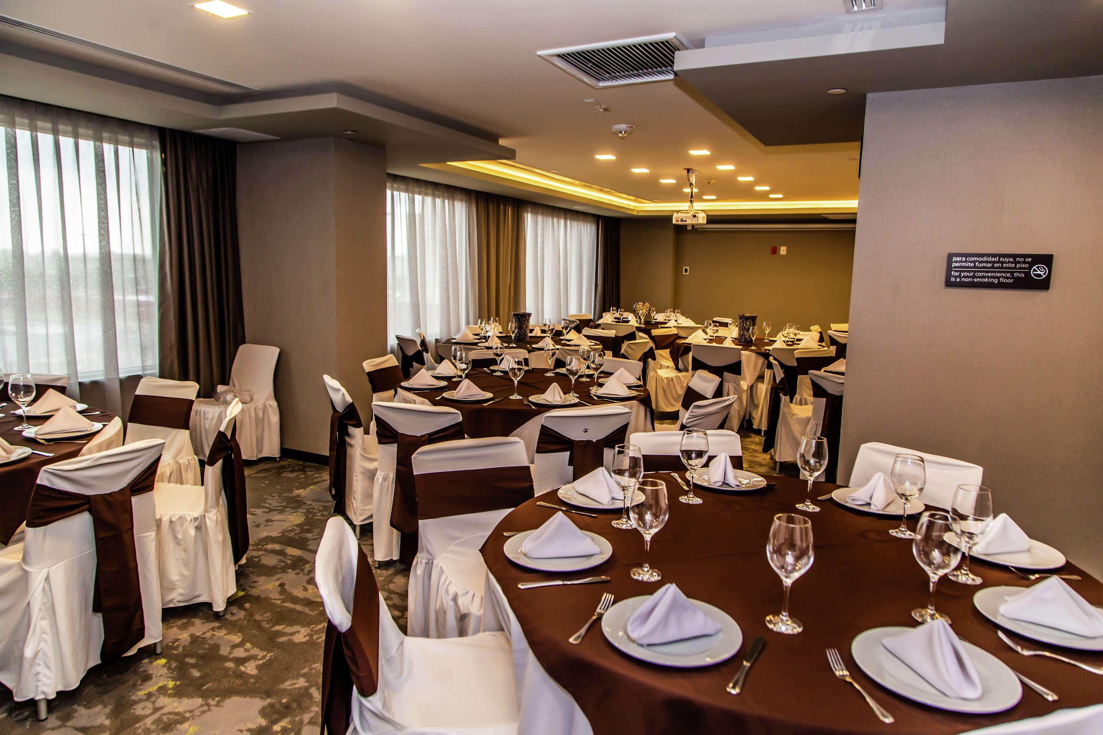 Hampton Inn & Suites By Hilton Puebla Ngoại thất bức ảnh