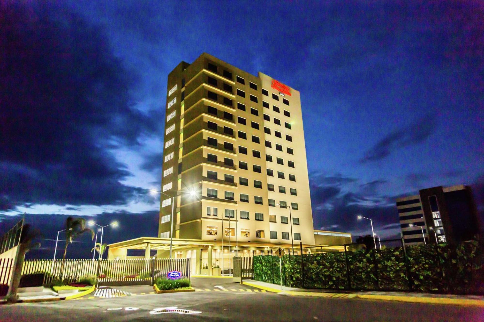 Hampton Inn & Suites By Hilton Puebla Ngoại thất bức ảnh
