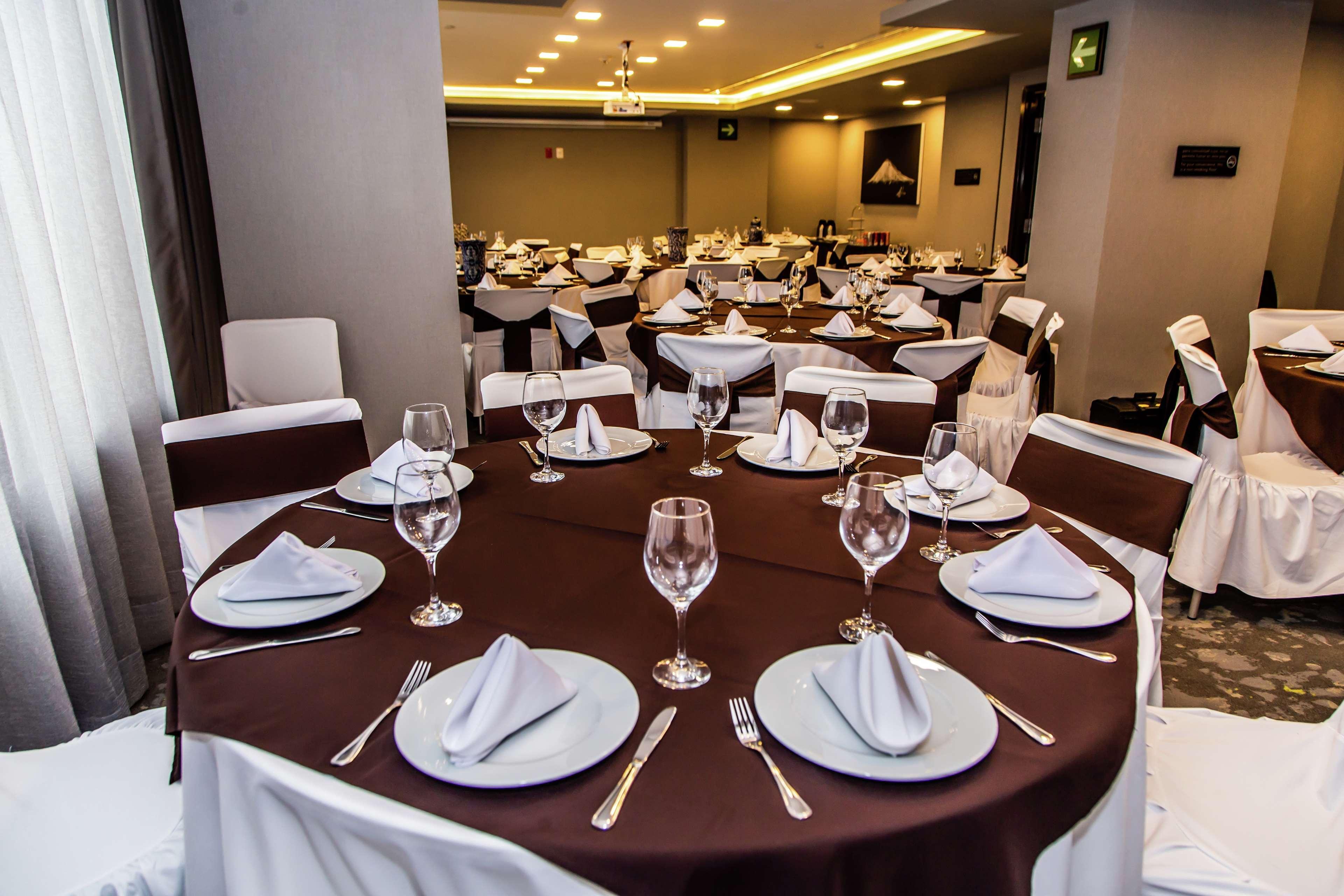 Hampton Inn & Suites By Hilton Puebla Ngoại thất bức ảnh
